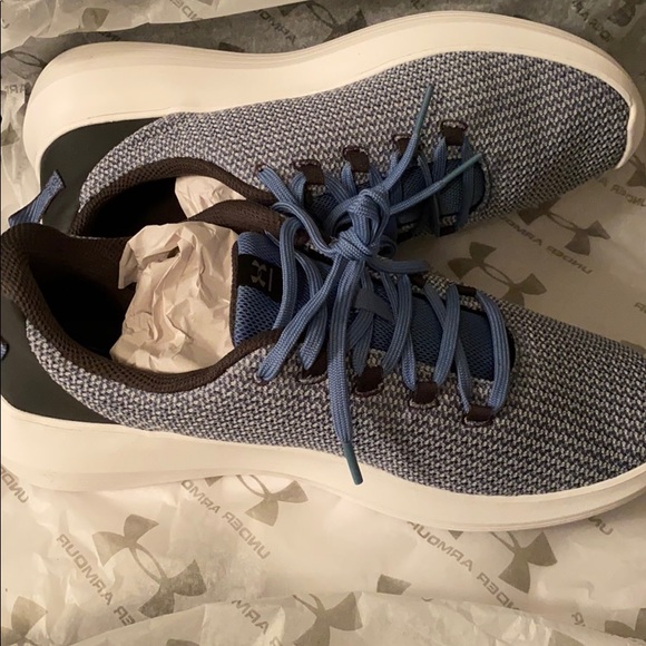 Size 11 Under Armour Tennis Shoes - Picture 1 of 2